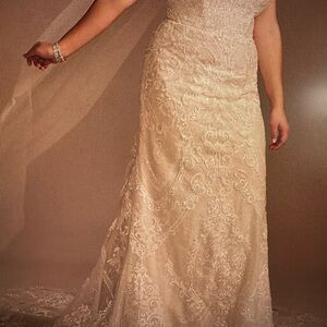 Elegant Lace Wedding Dress